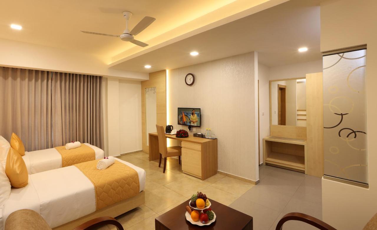 Flora Charishma Residency Aluva Ξενοδοχείο Kochi Εξωτερικό φωτογραφία
