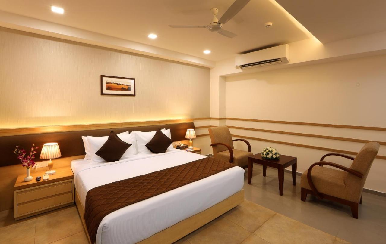 Flora Charishma Residency Aluva Ξενοδοχείο Kochi Εξωτερικό φωτογραφία