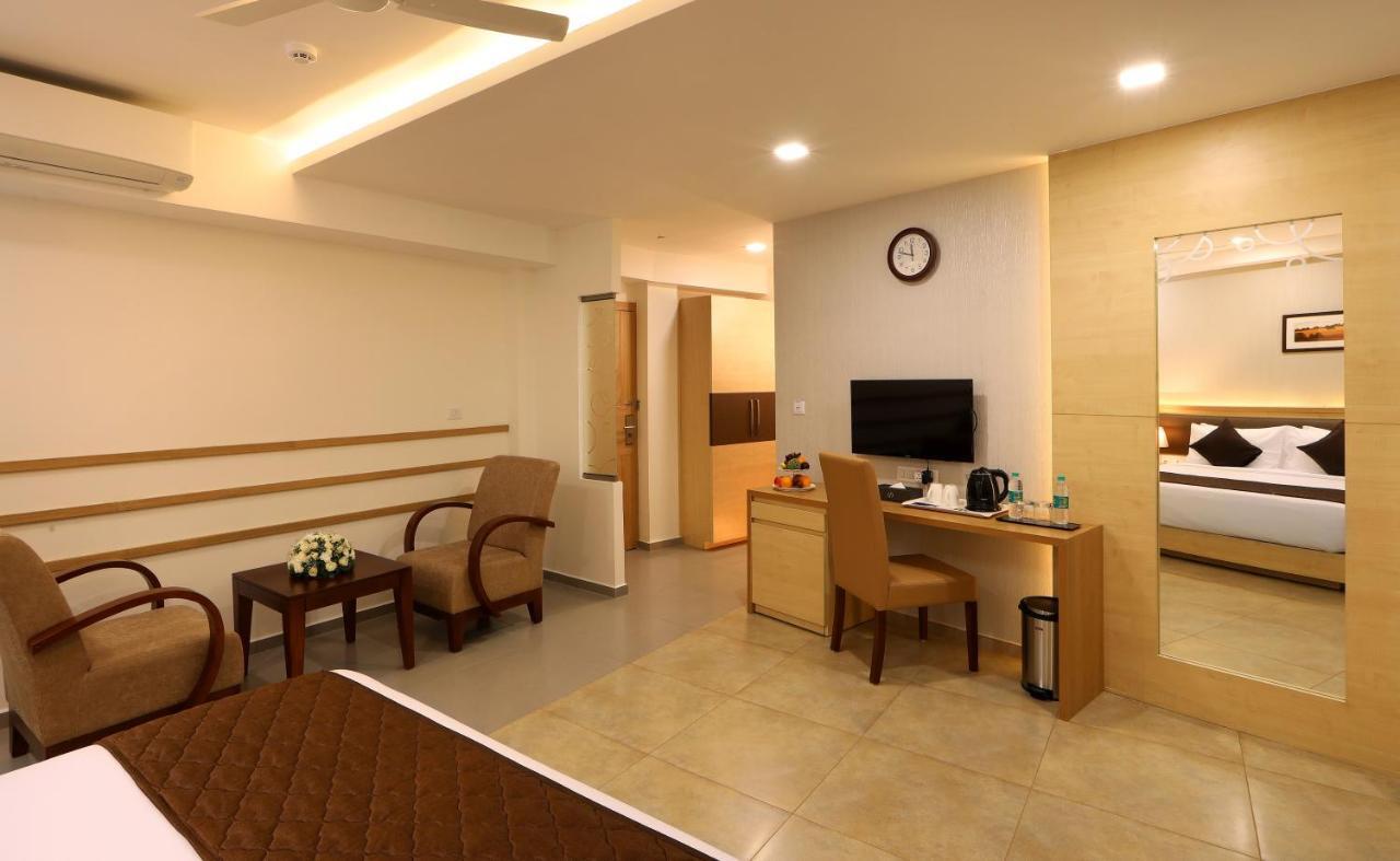 Flora Charishma Residency Aluva Ξενοδοχείο Kochi Εξωτερικό φωτογραφία